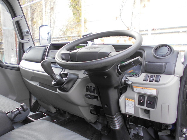 三菱ふそうキャンター平ボディ小型（2t・3t）[写真29]