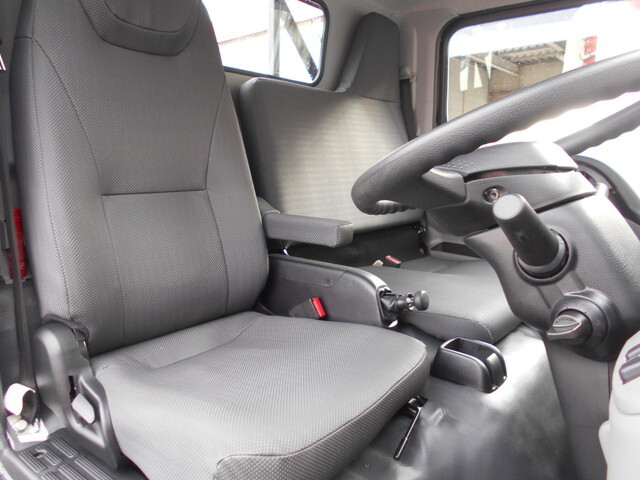 三菱ふそうキャンター平ボディ小型（2t・3t）[写真30]