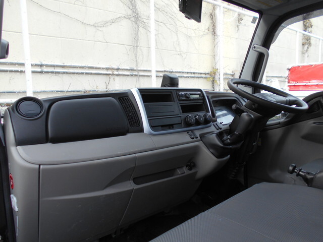 三菱ふそうキャンター平ボディ小型（2t・3t）[写真31]