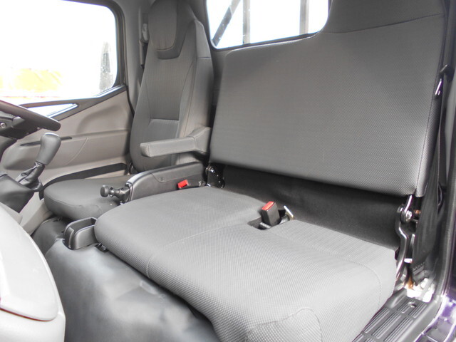 三菱ふそうキャンター平ボディ小型（2t・3t）[写真32]