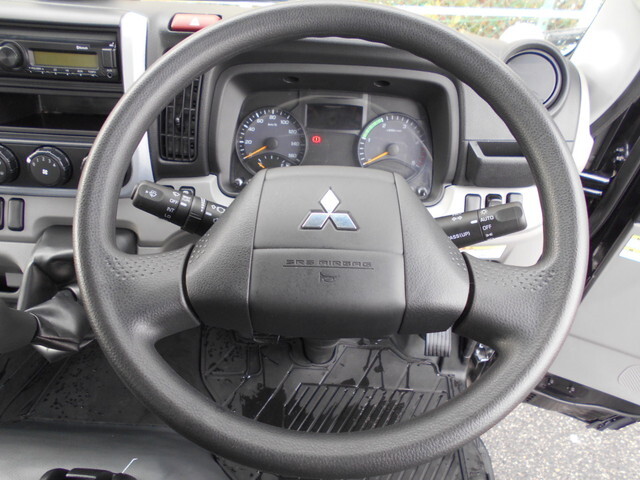 三菱ふそうキャンター平ボディ小型（2t・3t）[写真33]