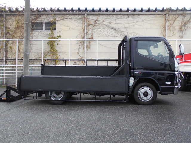 三菱ふそうキャンター平ボディ小型（2t・3t）[写真09]