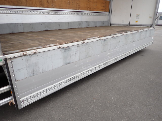 いすゞフォワードアルミウイング中型（4t）[写真12]