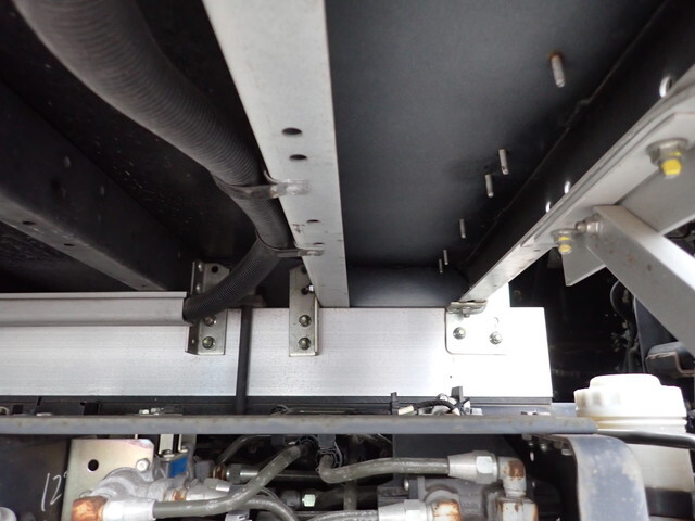 いすゞフォワードアルミウイング中型（4t）[写真22]