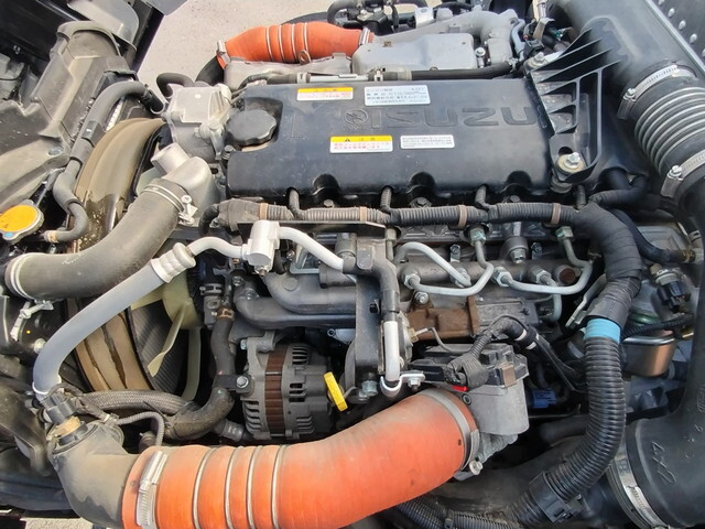 いすゞエルフアルミバン小型（2t・3t）[写真16]