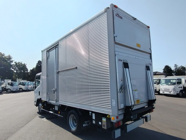 いすゞエルフアルミバン小型（2t・3t）[写真02]