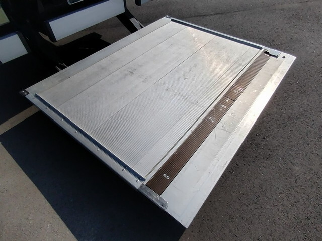 いすゞエルフアルミバン小型（2t・3t）[写真08]