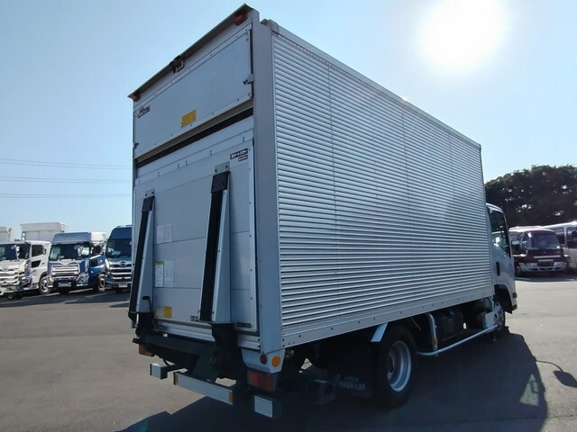 いすゞエルフアルミバン小型（2t・3t）[写真04]