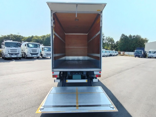 いすゞエルフアルミバン小型（2t・3t）[写真06]