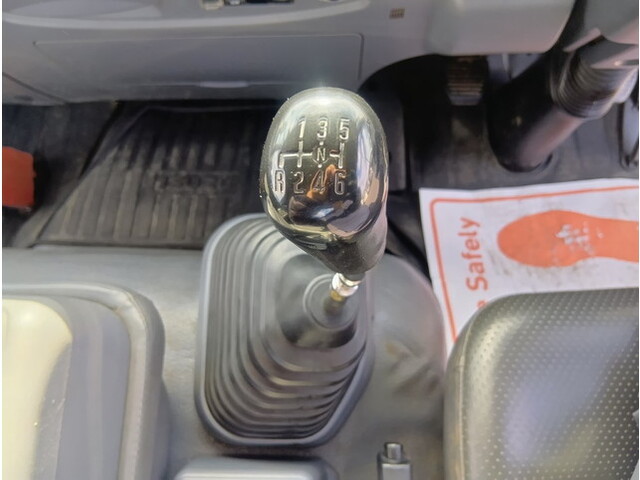 いすゞフォワードコンテナ専用車中型（4t）[写真24]