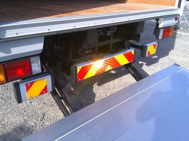 いすゞエルフアルミバン小型（2t・3t）[写真19]