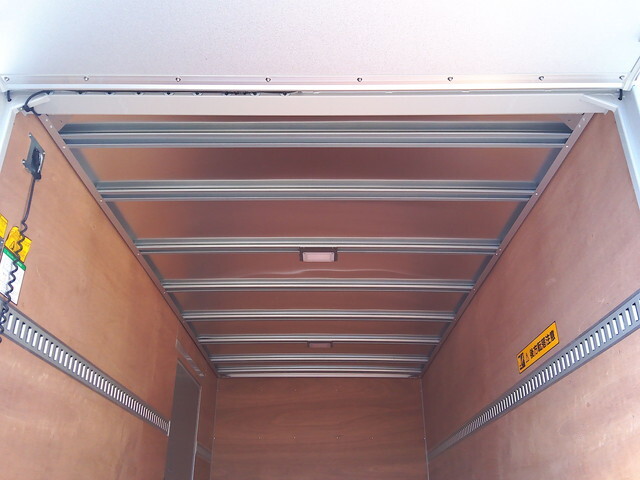 いすゞエルフアルミバン小型（2t・3t）[写真23]