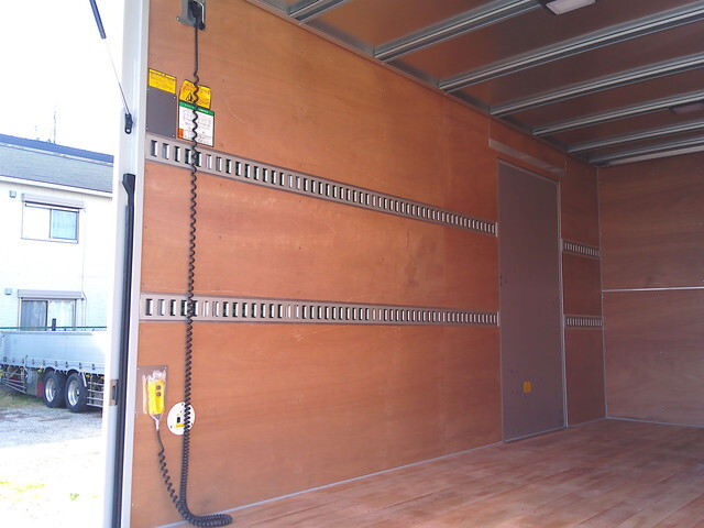 いすゞエルフアルミバン小型（2t・3t）[写真25]