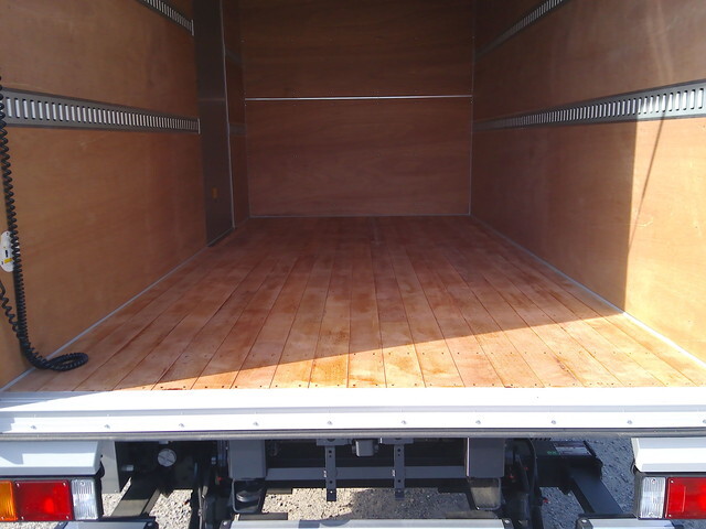 いすゞエルフアルミバン小型（2t・3t）[写真26]