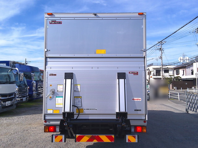 いすゞエルフアルミバン小型（2t・3t）[写真05]