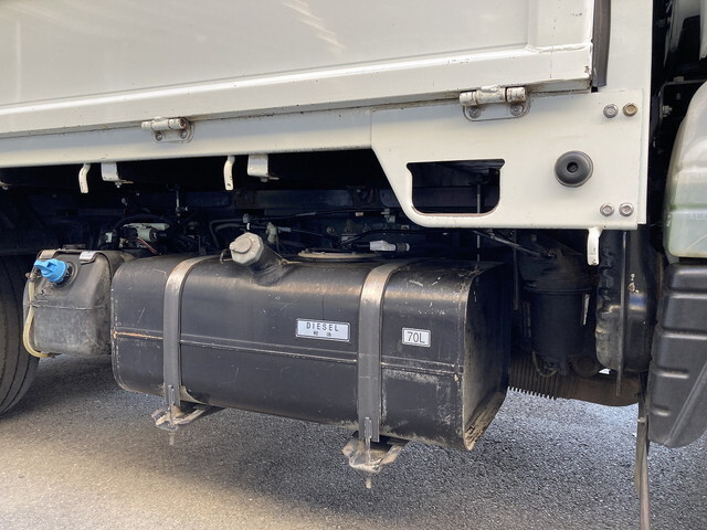 三菱ふそうキャンター平ボディ小型（2t・3t）[写真10]