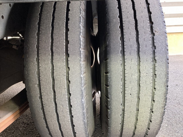 三菱ふそうキャンター平ボディ小型（2t・3t）[写真13]