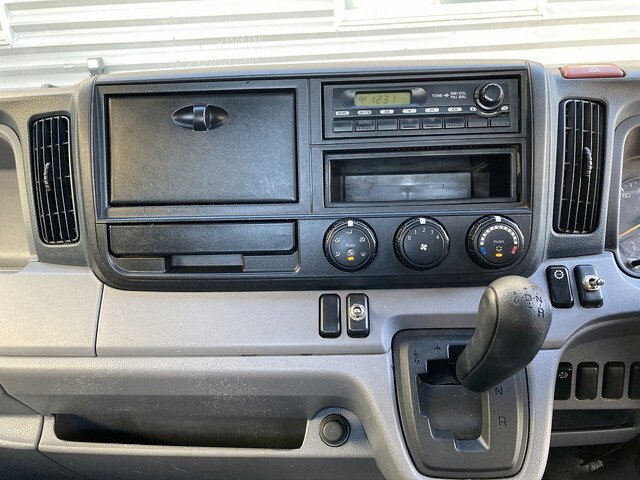 三菱ふそうキャンター平ボディ小型（2t・3t）[写真16]