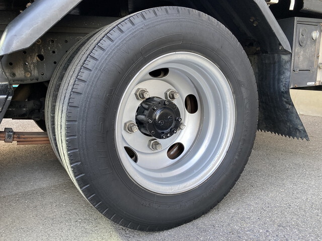 三菱ふそうキャンター平ボディ小型（2t・3t）[写真28]