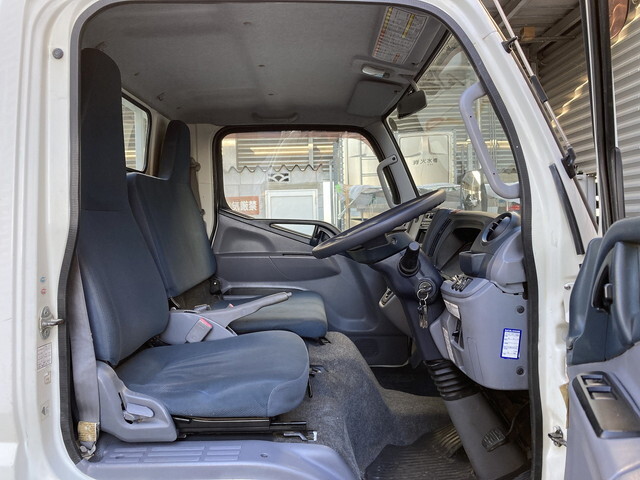 三菱ふそうキャンター平ボディ小型（2t・3t）[写真29]