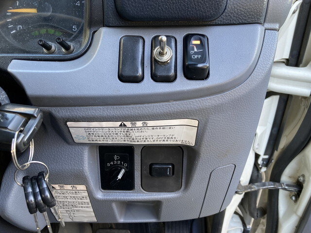三菱ふそうキャンター平ボディ小型（2t・3t）[写真31]