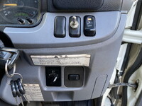 三菱ふそうキャンター平ボディ小型（2t・3t）[写真32]