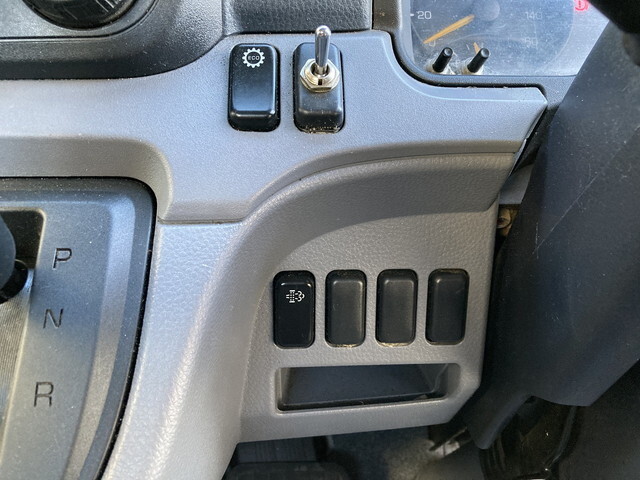 三菱ふそうキャンター平ボディ小型（2t・3t）[写真32]