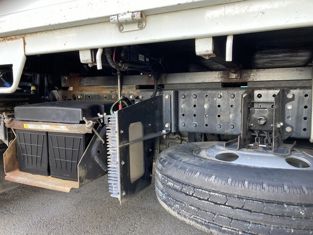 三菱ふそうキャンター平ボディ小型（2t・3t）[写真08]