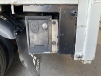 三菱ふそうキャンター平ボディ小型（2t・3t）[写真10]