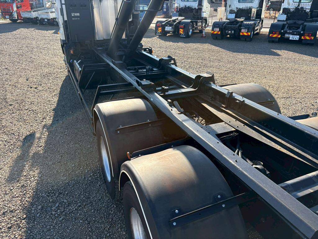 日野プロフィアコンテナ専用車大型（10t）[写真12]