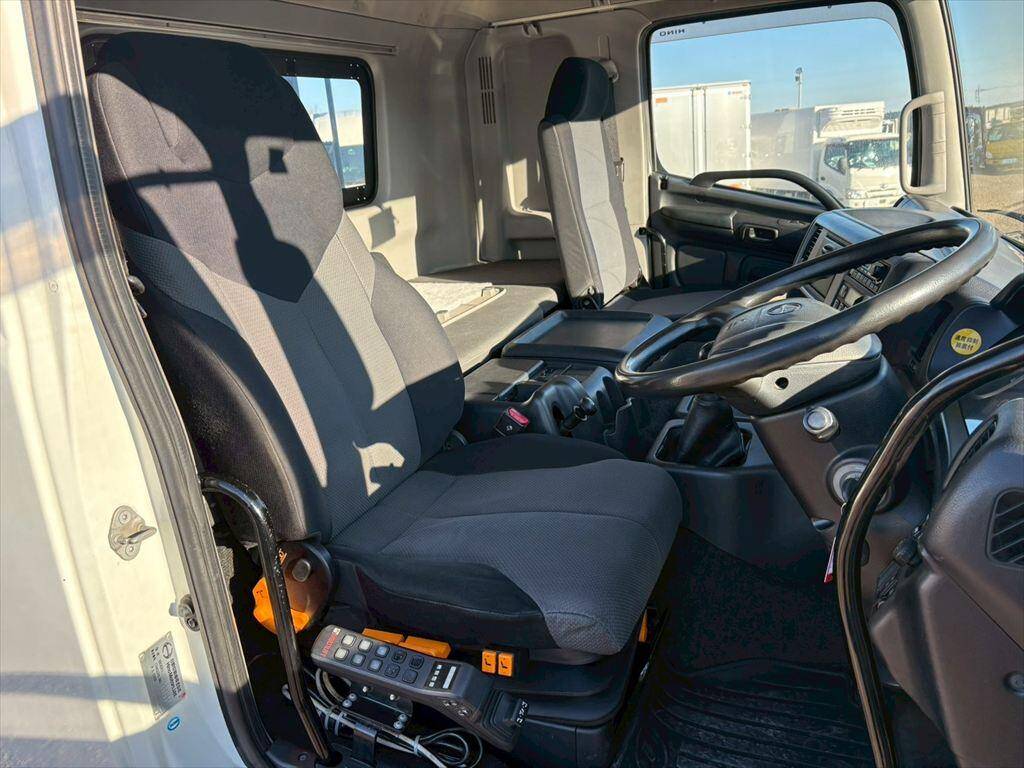 日野プロフィアコンテナ専用車大型（10t）[写真18]