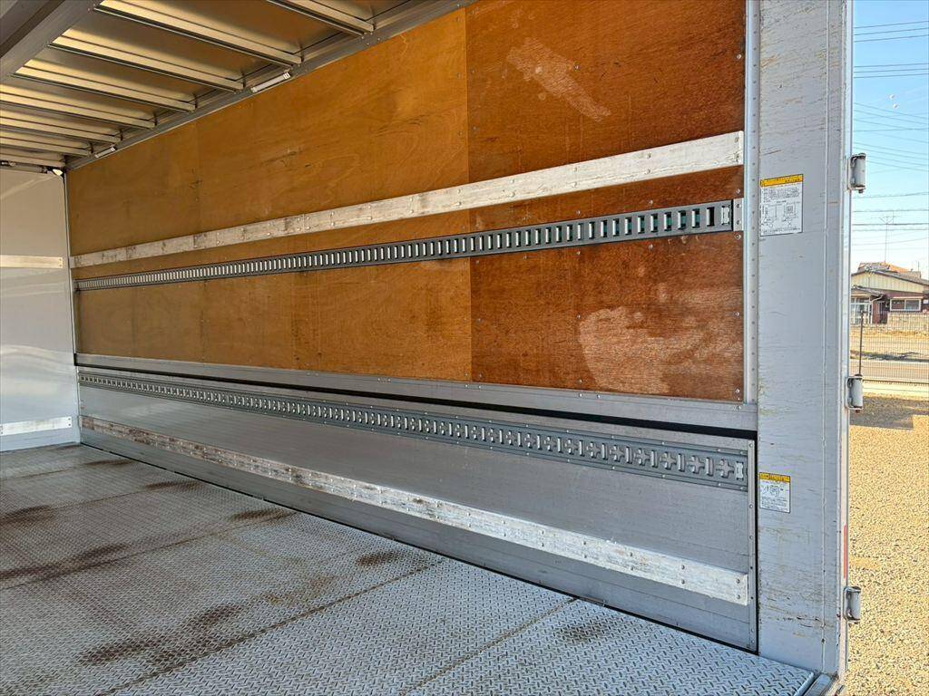 日野レンジャーアルミウイング中型（4t）[写真09]