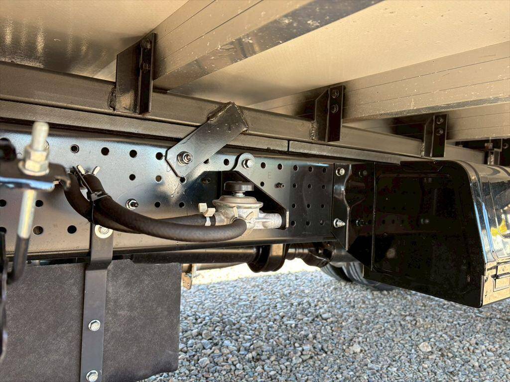 いすゞエルフアルミバン小型（2t・3t）[写真13]