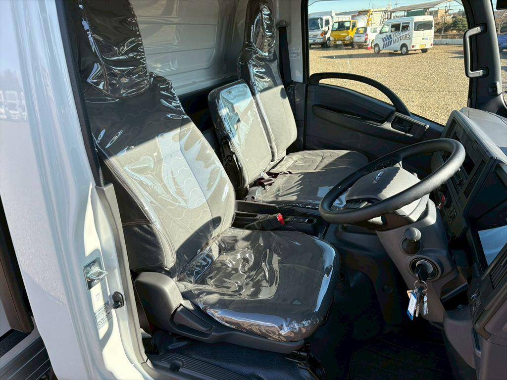 いすゞエルフアルミバン小型（2t・3t）[写真18]