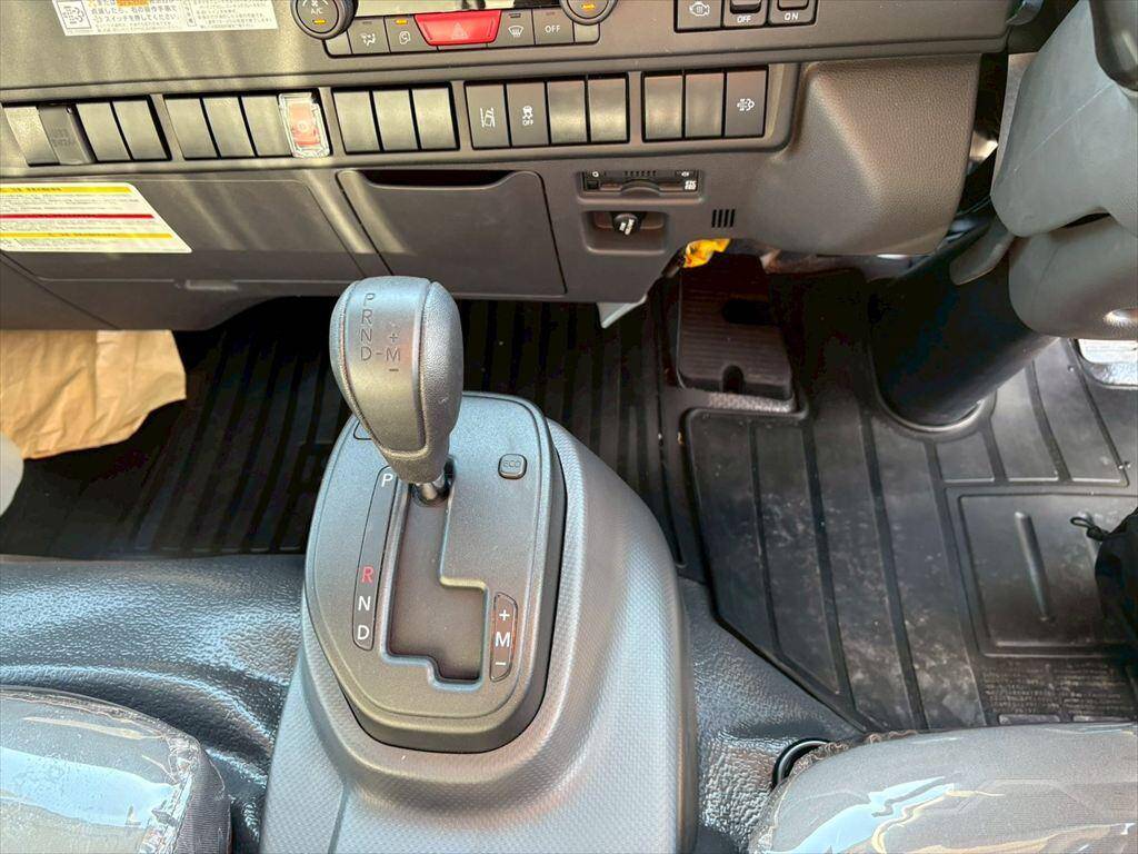 いすゞエルフアルミバン小型（2t・3t）[写真20]