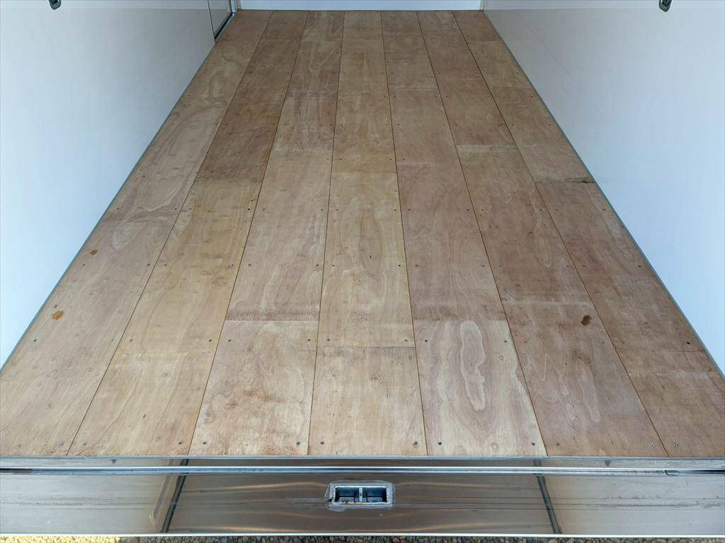 いすゞエルフアルミバン小型（2t・3t）[写真08]