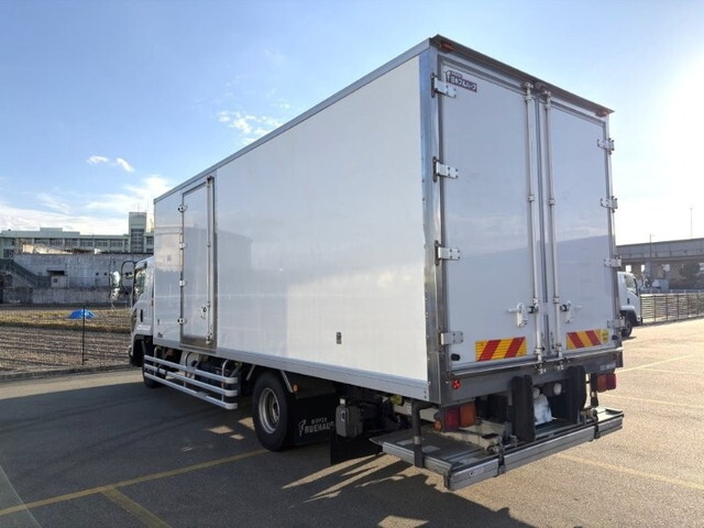 いすゞフォワード冷凍車（冷蔵車）増トン（6t・8t）[写真02]