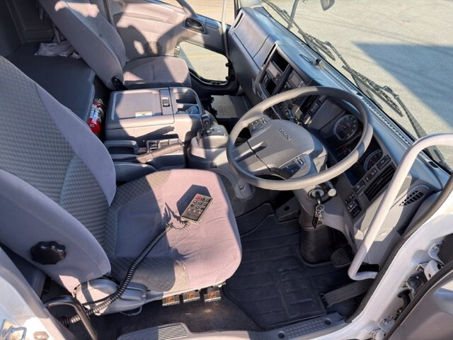 いすゞフォワード冷凍車（冷蔵車）増トン（6t・8t）[写真28]