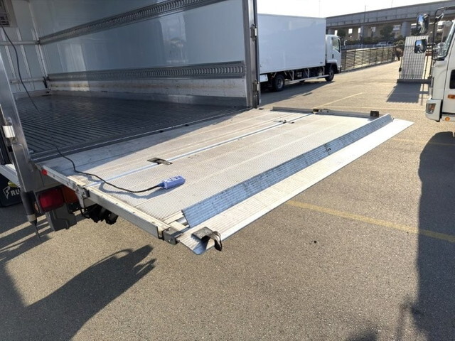 いすゞフォワード冷凍車（冷蔵車）増トン（6t・8t）[写真05]