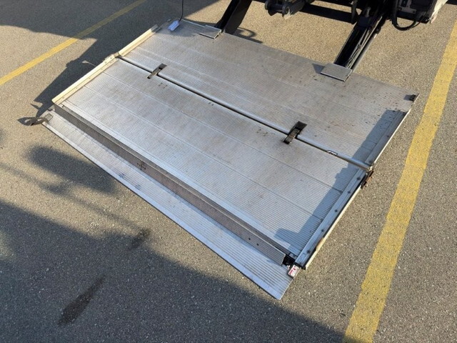 いすゞフォワード冷凍車（冷蔵車）増トン（6t・8t）[写真06]