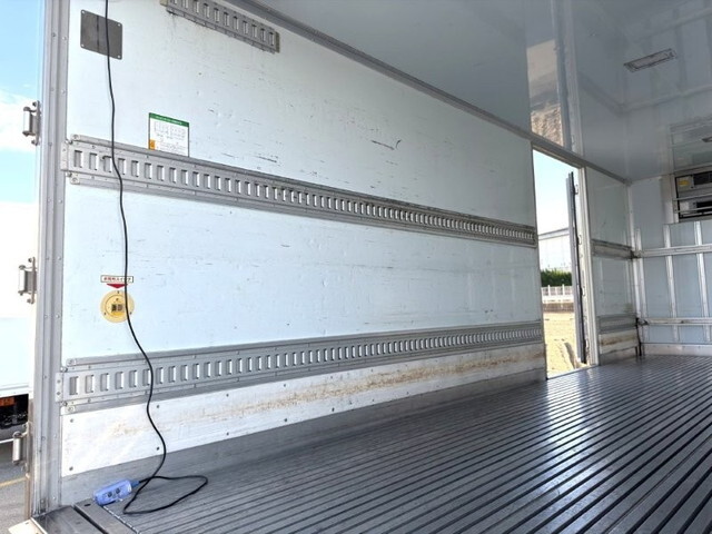 いすゞフォワード冷凍車（冷蔵車）増トン（6t・8t）[写真09]