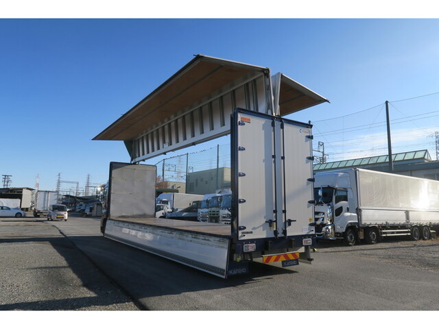 日野プロフィアアルミウイング大型（10t）[写真02]