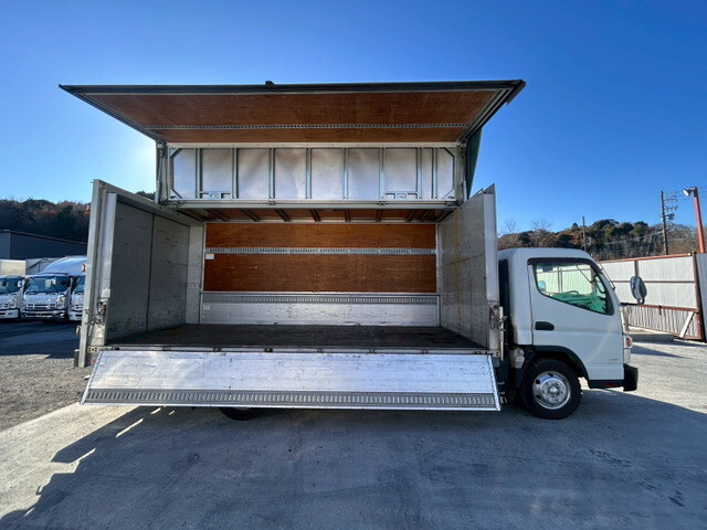 三菱ふそうキャンターアルミウイング小型（2t・3t）[写真11]