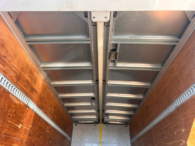 三菱ふそうキャンターアルミウイング小型（2t・3t）[写真15]