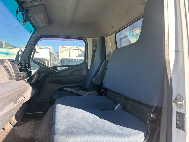 三菱ふそうキャンターアルミウイング小型（2t・3t）[写真19]