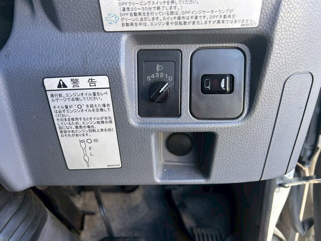 三菱ふそうキャンターアルミウイング小型（2t・3t）[写真26]