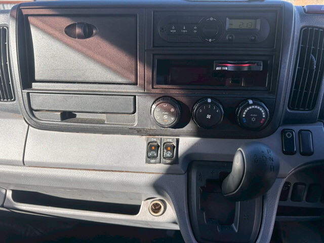 三菱ふそうキャンターアルミウイング小型（2t・3t）[写真29]