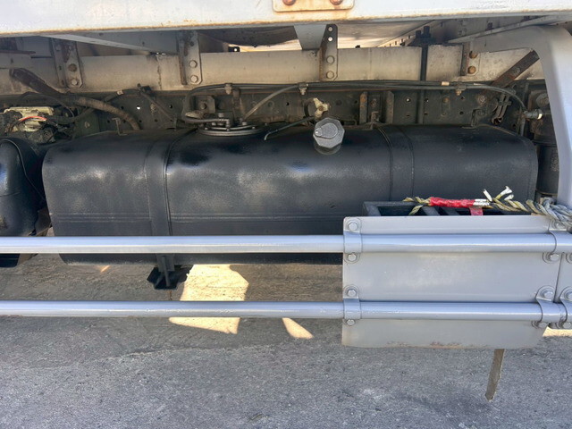 三菱ふそうキャンターアルミウイング小型（2t・3t）[写真34]