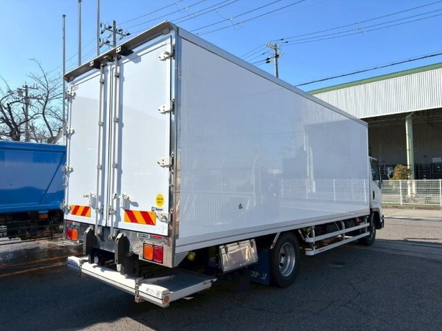 いすゞフォワード冷凍車（冷蔵車）増トン（6t・8t）[写真04]