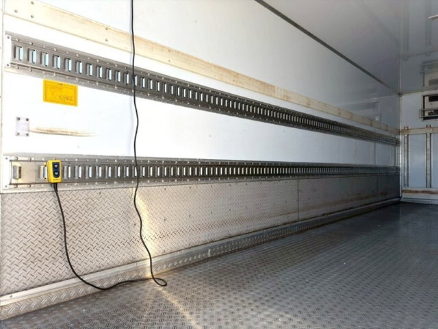 いすゞフォワード冷凍車（冷蔵車）増トン（6t・8t）[写真09]